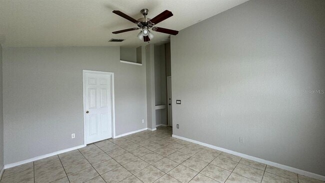 Building Photo - 2916 White Cedar Cir