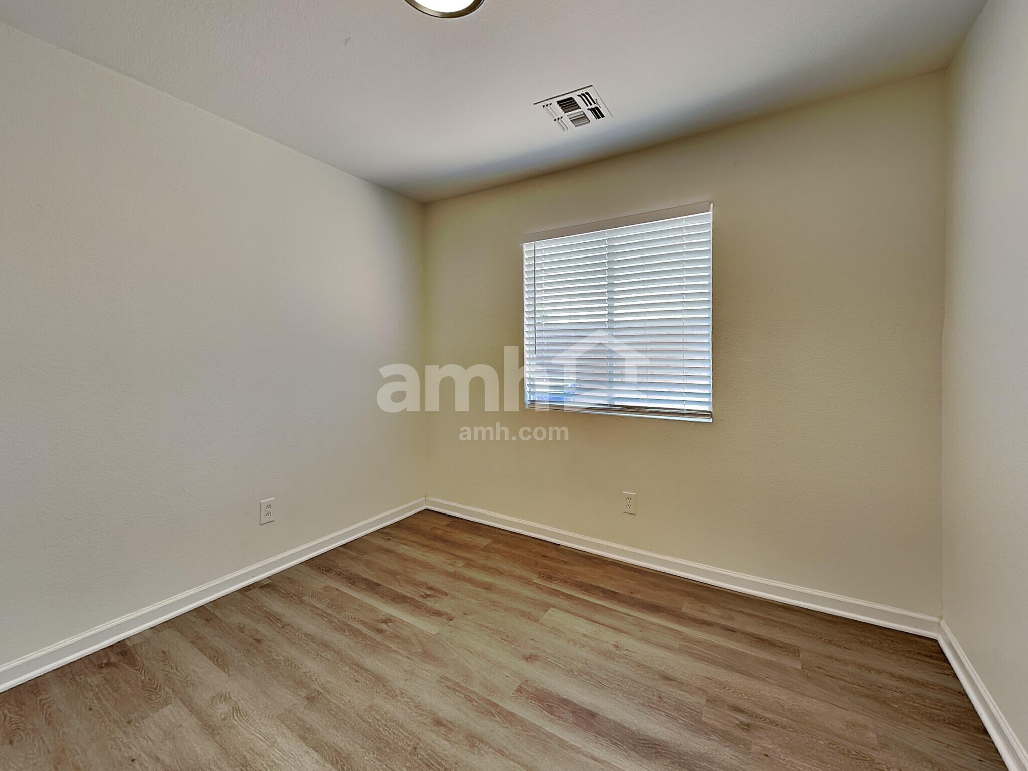 Building Photo - 15374 W Gelding Dr