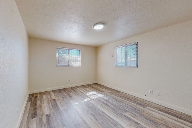 Building Photo - 721 Santa Fe Ave SW