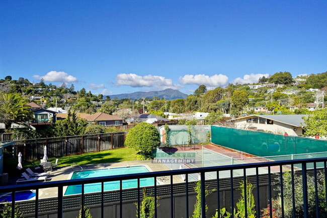 Building Photo - 16 Greenwood Bay Dr