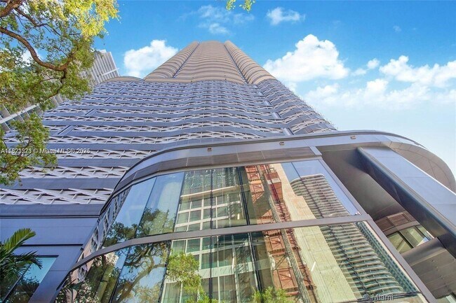 Building Photo - 1000 Brickell Plaza