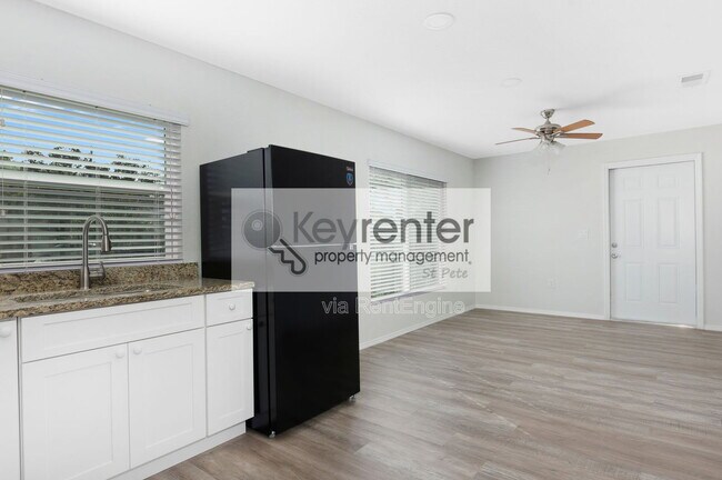 Building Photo - 454 21st St N