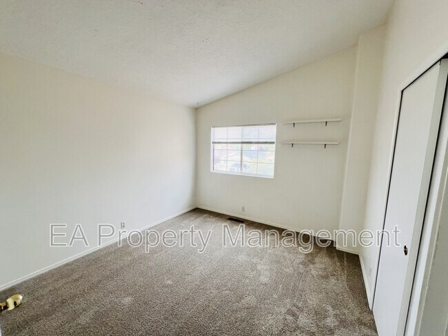 Building Photo - 7008 Angela Dr NE