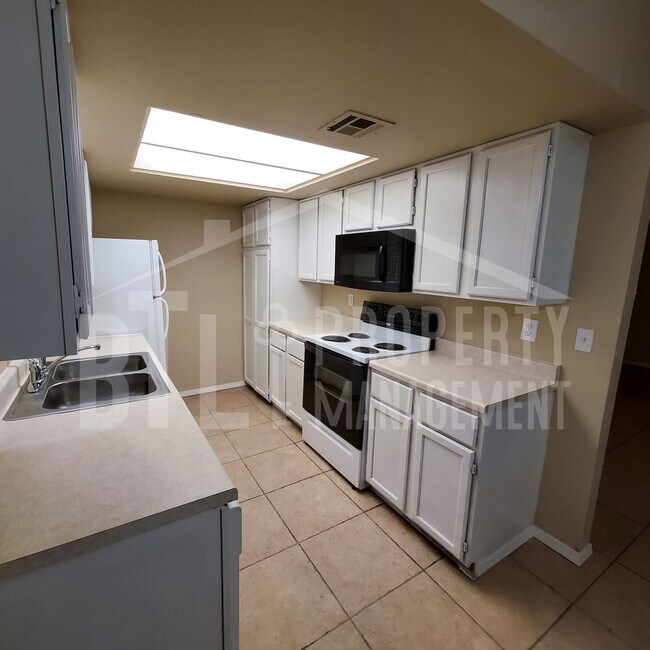 Building Photo - Three Bedroom Duplex