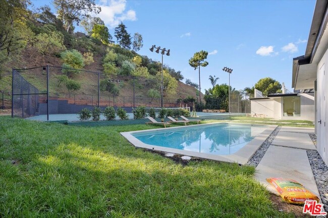 Building Photo - 1836 Loma Vista Dr