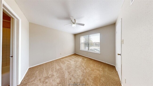 Building Photo - 301 Manuel Dr