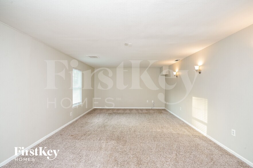 Building Photo - 12523 Mill Ridge Dr
