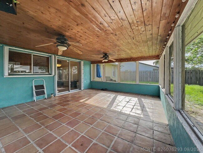 Building Photo - 9135 Saddlecreek Dr