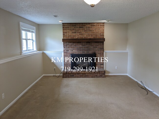 Building Photo - 12 Chicory Ct