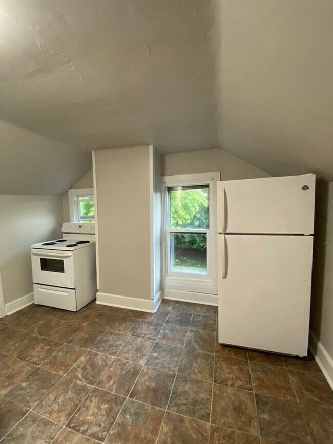 Building Photo - 1229 School Ave