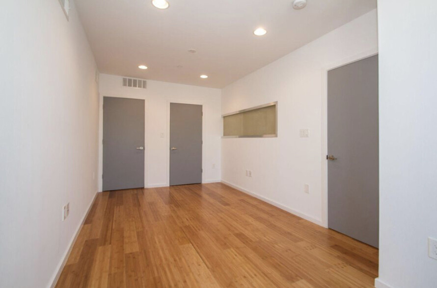 Building Photo - 457 E Girard Ave