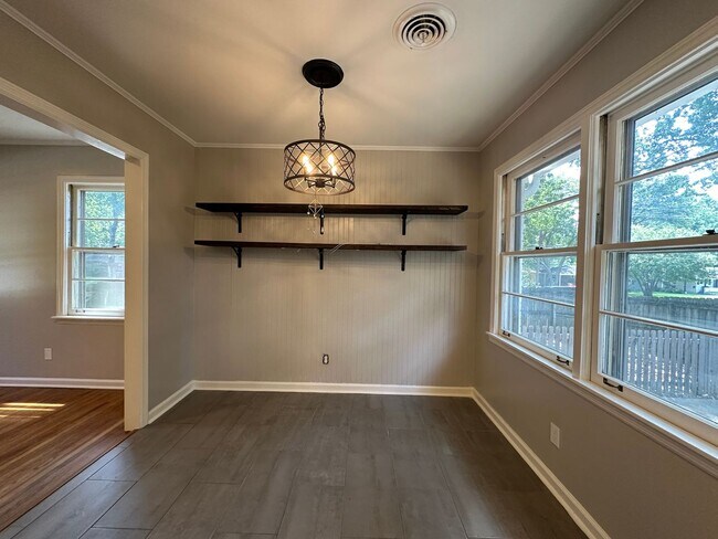 Building Photo - Gated Parking! Huge Backyard! Corner Lot! ...