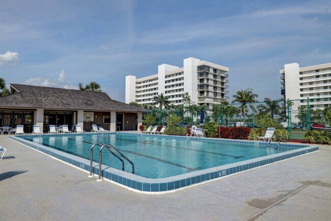 Building Photo - 5061 N Hwy A1A