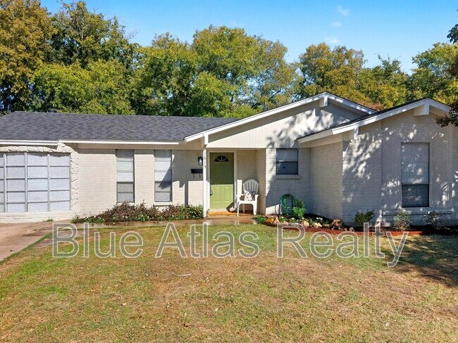 Building Photo - 1613 Continental Dr