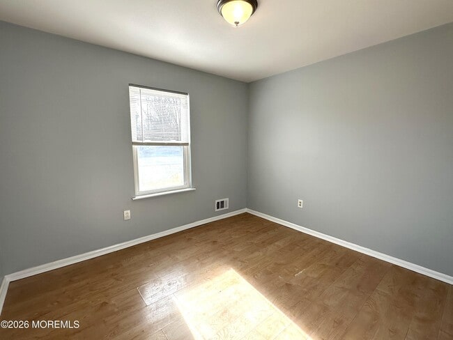 Building Photo - 185 Ravenwood Blvd