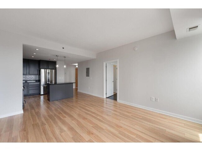 Building Photo - 929 Portland Ave