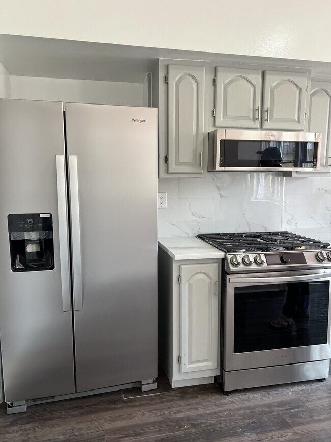 Building Photo - 110 67th St