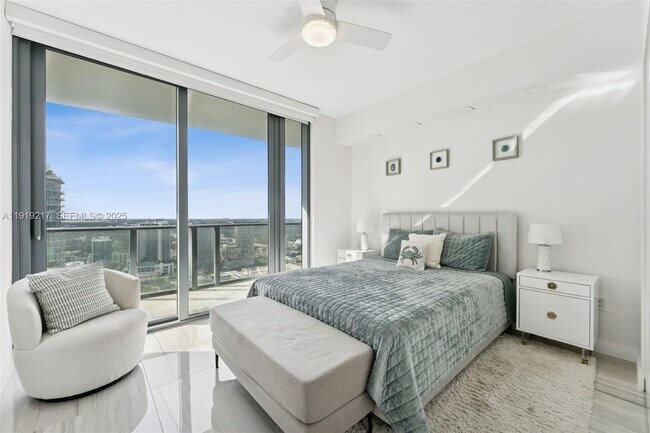 Building Photo - 3131 NE 7th Ave