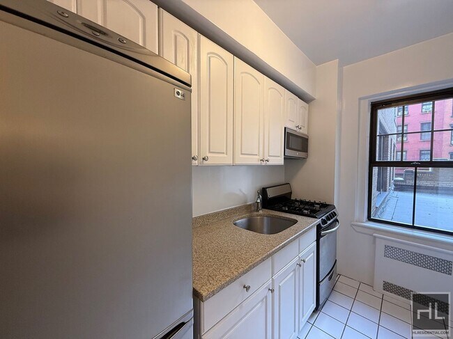 Building Photo - Christopher Street