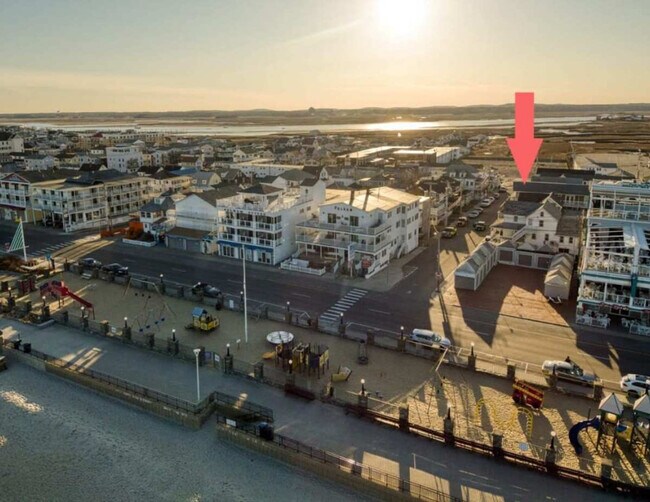 Building Photo - 12 G St