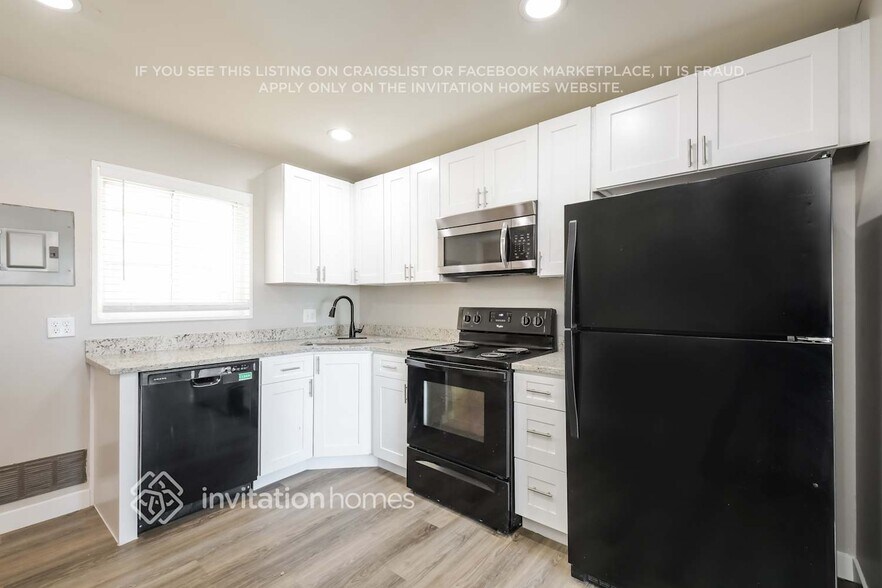 Building Photo - 10849 Murray Dr