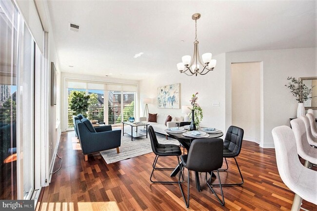 Building Photo - 600 S 24th St