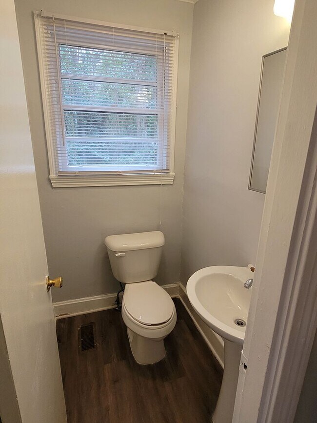 Building Photo - 3232 Brookwood Ct