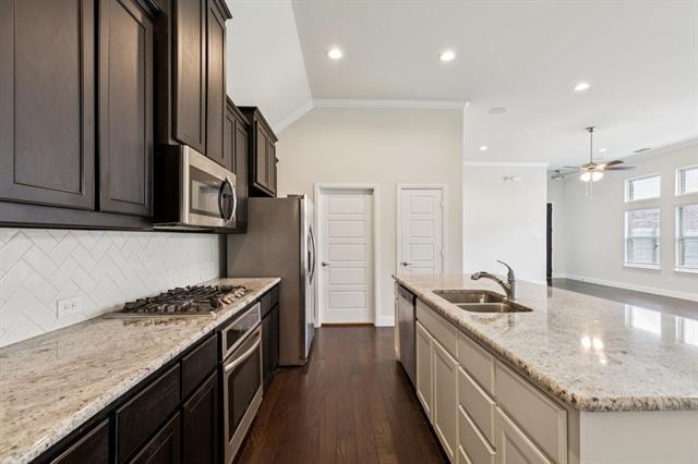 Building Photo - 913 Parkside Dr