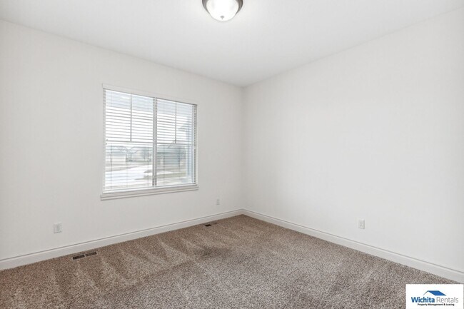 Building Photo - 4 bedroom 3 bath - Andover - ***Andover Sc...