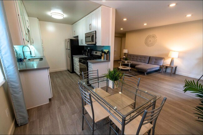Interior Photo - 311 South Doheny Drive