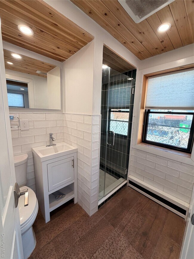 Building Photo - 116 E Main St