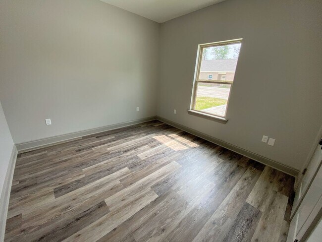 Building Photo - 2BR/2BA Duplex in Westlake – All-Inclusive Utility Option Available!