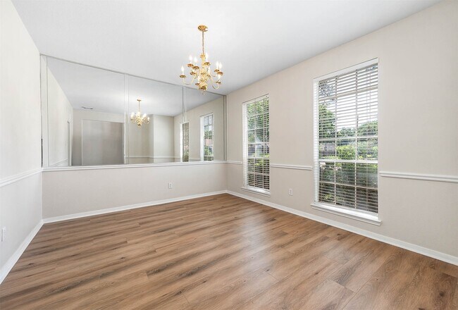 Building Photo - 7902 Feather Springs Dr