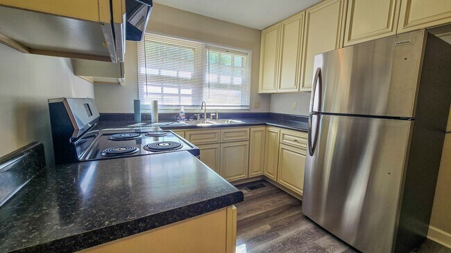 Building Photo - 4059 Village Pl