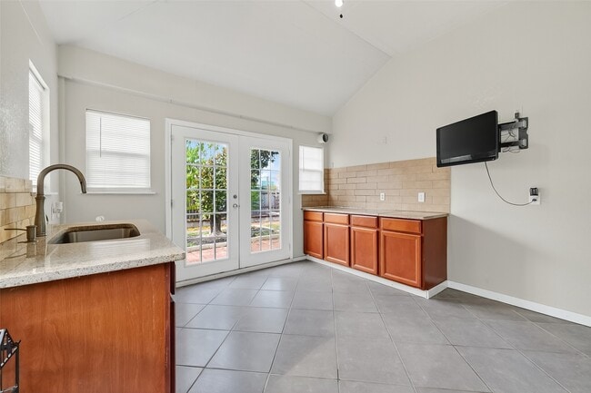 Building Photo - 5623 Brookhollow Oaks Trail