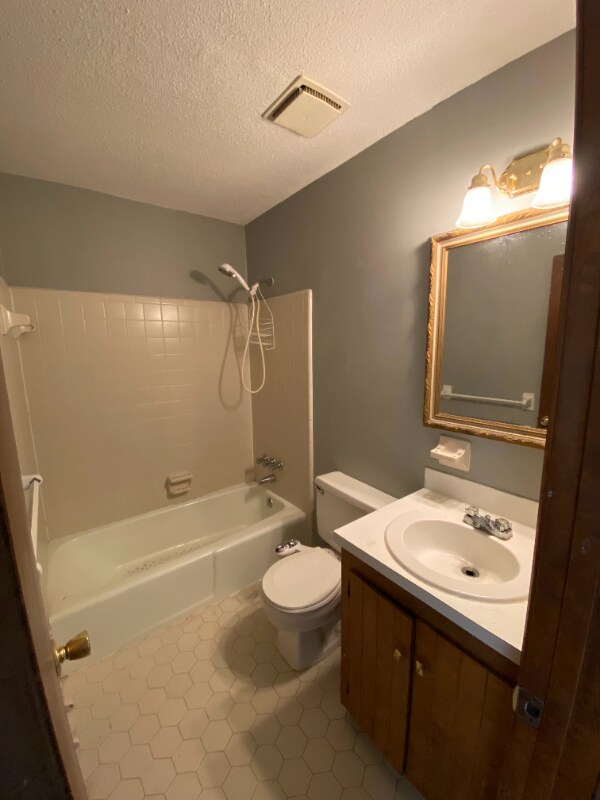 Building Photo - 114 Colonial Ct