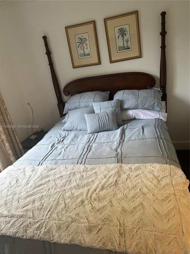 Building Photo - 2951 S Bayshore Dr