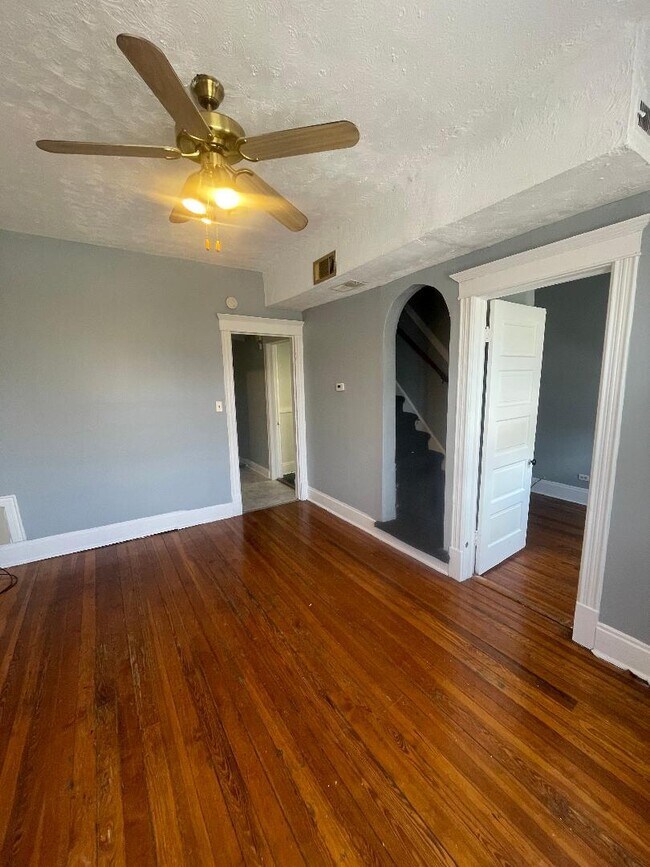 Building Photo - 8136 S Exchange Ave