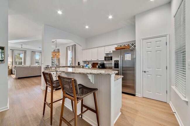 Building Photo - 9343 Marigot Promenade