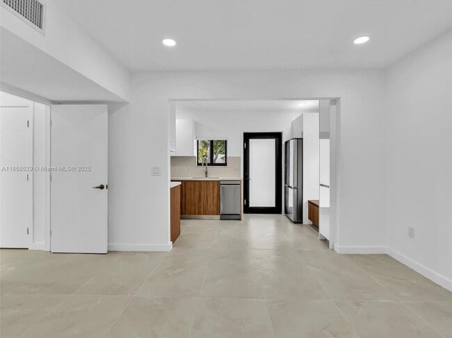 Building Photo - 107 Central Ave