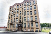 Building Photo - 660 S Bridge St