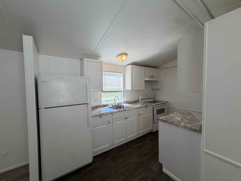 Building Photo - 4865 NW 27th St