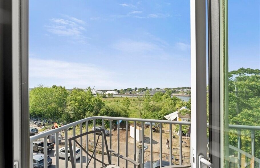 Building Photo - 191 Condor St