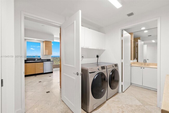 Building Photo - 789 Crandon Blvd