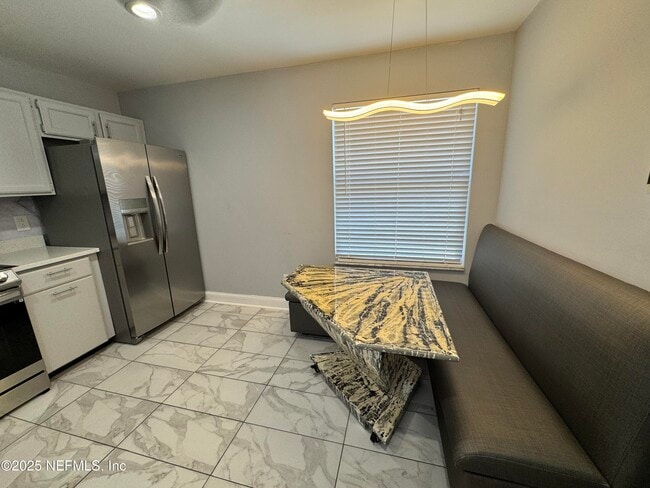 Building Photo - 4742 Trevi Dr