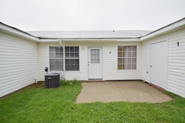 Building Photo - 2BR Patio Home with Open Layout, LVP Flooring, Private Fenced Yard, HOA Lawn Care & Convenient Bl...