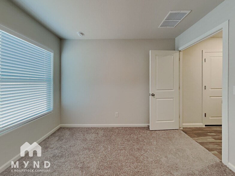 Building Photo - 10253 W Wenden Dr