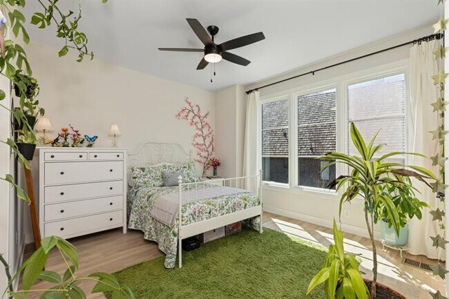Building Photo - 304 Mado Ln