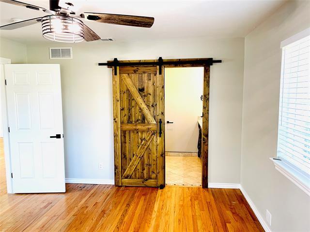 Building Photo - 534 E Spring Valley Rd