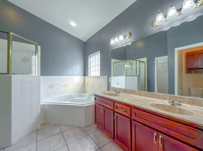 Building Photo - 3327 Dartmouth Dr